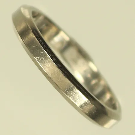 Ring slät, stl 17, bredd 2,8mm, vitguld, gravyr, 18K Vikt: 3,6 g