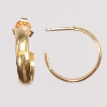 Ett par örhängen creoler, Ø15mm, bredd 4mm, saknar en snurrebus, 18K Vikt: 4,6 g