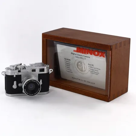 Minatyrkamera Minox Leica M3, Serie-nr: 8102778, USB, cd-skiva i träetui