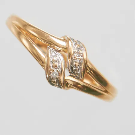 Ring med diamanter 2 x ca.0,005ct, 8/8-slipade, stl:17, bredd: 1,8-7,3mm, 18K Vikt: 1,6 g