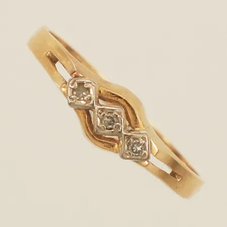 Ring med diamanter 3xca0,01ct stl:17, bredd 5,2mm 18K Vikt: 1,4 g