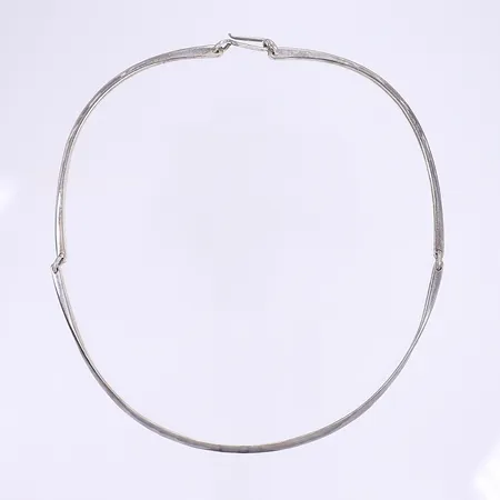 Halscollier Annie Jägbeck Ø13cm, bredd 4-6mm, svenska stämplar, silver 925/1000 Vikt: 25,4 g