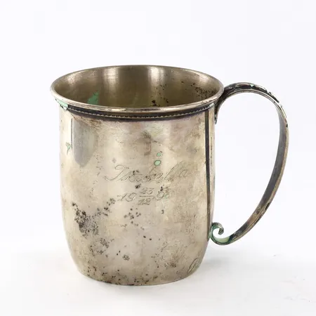 Kopp längd 6cm, gravyr, rester av putsmedel, silver 830/1000 Vikt: 83,2 g
