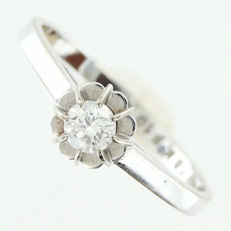 Ring Guldfynd diamant 0,16ct stl:16¾, bredd 1,5-5,5mm, vitguld 18K Vikt: 1,9 g