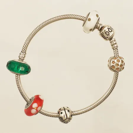 Armband Pandora med fem berlocker längd 19cm, bredd 2,9-15mm silver 925/1000 Vikt: 30,4 g