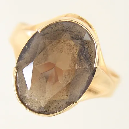 Ring med rökkvarts stl:19 bredd 3,1-17mm 18K Vikt: 4,2 g
