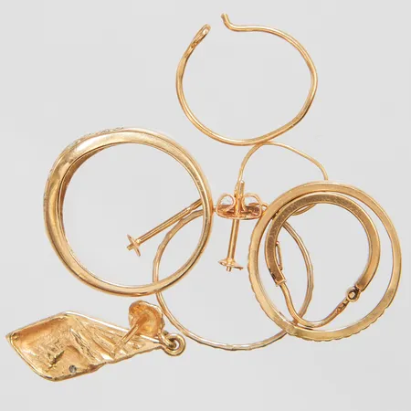 Diverse guld, udda örhängen, ringar med små diamanter, defekt, 18K Vikt: 7,1 g