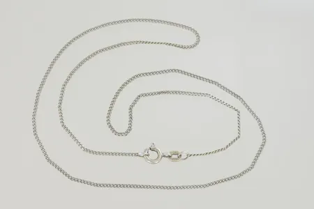 Halskedja pansar längd 43 cm, bredd 1 mm, silver 925/1000 Vikt: 2,2 g på auktion i Växjö hos Pantbanken Sverige