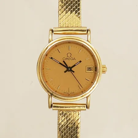 Damur Omega quartz 18K i länk och på boetten Ø22,5mm, längd 19cm inklusive boetten gravyr batteribyte krävs bruttovikt 33,1g
