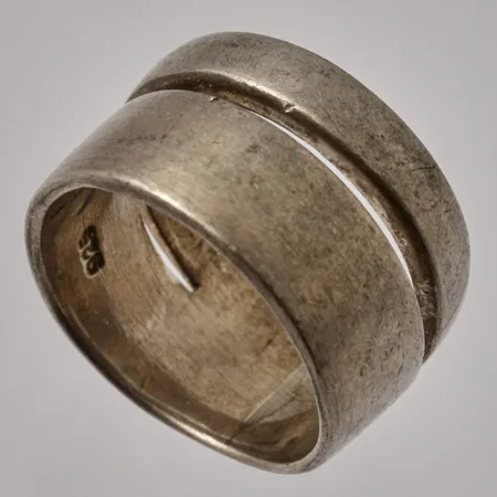 Ring, stl:17½, bredd 10-13mm, 925/1000 silver, 9,25g.