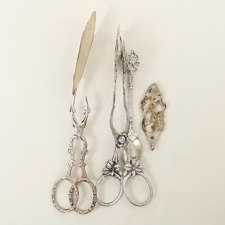 Diverse silverbestick defekt silver 830/1000  Vikt: 80,5 g