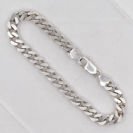 Armband Pansar längd 21cm bredd 7,1mm GHA silver 925/1000 Vikt: 19,3 g på auktion i Västerås hos Pantbanken Sverige