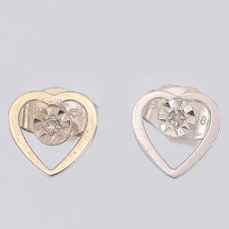 Ett par örhängen hjärta diamant 2 x ca 0,01ct 7mm, vitguld 18K Vikt: 0,9 g