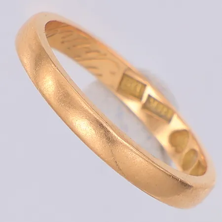 Ring slät stl:15½, gravyr, 18K Vikt: 2,2 g