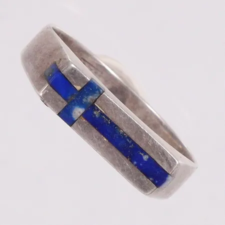 Ring stl:19¾ silver 925/1000 Vikt: 3,1 g på auktion i Linköping hos Pantbanken Sverige