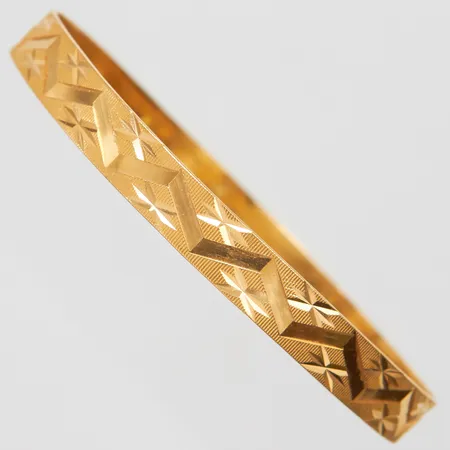 Armring med mönsterdekor Ø65mm bredd: 7mm, skev, 21K Vikt: 14,1 g