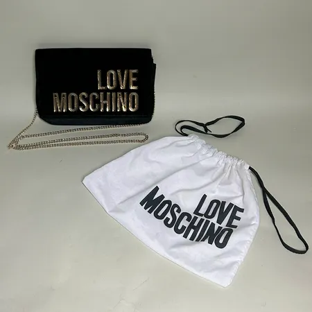 Väska Love Moschino svart sammet längd 23cm höjd 16cm, crossbody guldfärgad kedja, innerfack för kort, dustbag