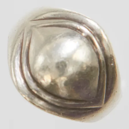 Ring stl:18½ bredd: 4-6,4mm, silver 925/1000 Vikt: 8,3 g på auktion i City hos Pantbanken Sverige