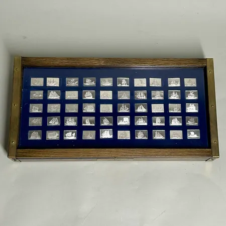 Låda med miniatyrer segelfartyg, av Franklin Mint, 925/1000 silver Vikt: 151,5 g Skickas med postpaket.