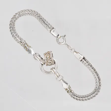 Armband med berlock längd 19cm bredd 4,8mm silver 925/1000 Vikt: 9,8 g på auktion i Västerås hos Pantbanken Sverige