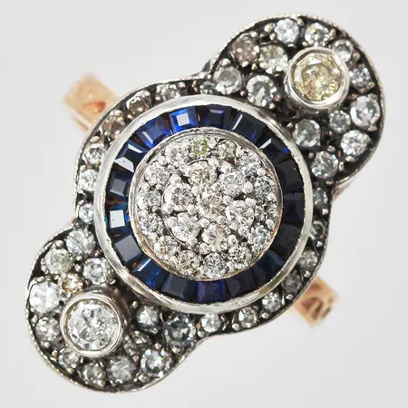 Ring Art Deco med safirer och diamanter totalt ca 0,85ct enligt medföljande certifikat stl: ca 17 bredd: ca 3-25mm 8K/Silver Vikt: 8,2 g