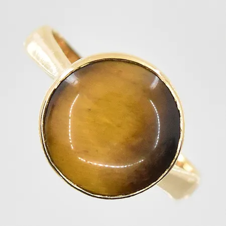 Ring med tigeröga stl:18¼, bredd 12 mm, gravyr, 18K. Vikt: 5 g