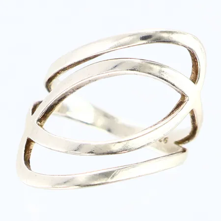 Ring stl:16¾, bredd 2-25mm, silver 925/1000 Vikt: 3,6 g