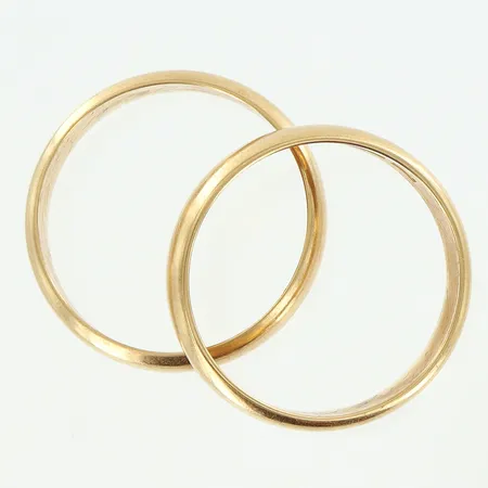2 släta ringar stl:20½ bredd 5mm, gravyr, 18K Vikt: 11,8 g