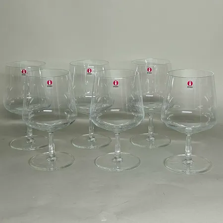 6st ölglas Iittala Essence design Alfredo Häberli 2001, klarglas, höjd 16,5cm, 48cl per glas, etikettmärkta, tre gröna skadade originalförpackningar Skickas med postpaket.