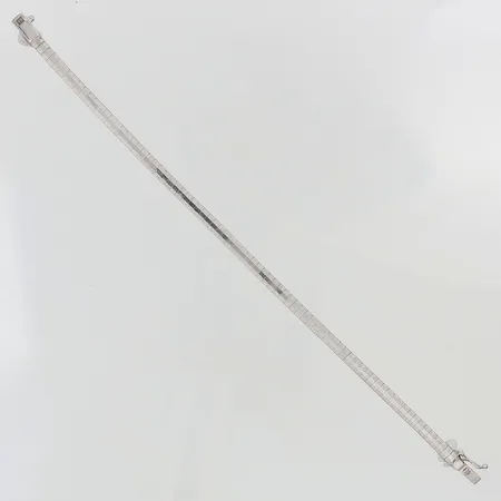 Armband halvstelt längd 17,7cm bredd 3,7mm, 835/1000 silver Vikt: 6,8 g