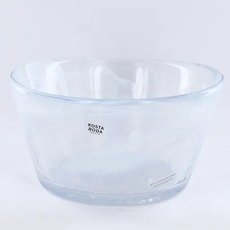 Skål ur serien Mine Ø13,5cm, höjd:7cm, vit av Ulrika-Hydman Vallien, stämpelmärkta UHV samt etikettmärkta Kosta Boda Skickas med paket.