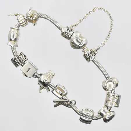 Armband Pandora med 13 berlocker, säkerhetskedja, längd 18 cm, silver 925/1000. Vikt: 53,4 g