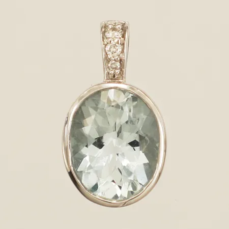 Ett hänge med akvarmarin samt diamanter 3xca0,01-0,02ct, längd 16,4mm bredd 9mm GHA vitguld 18K Vikt: 2 g