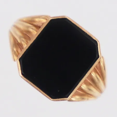 Klackring onyx stl:20 bredd 2,3-14,7mmm, Petterssons Eftr Juvelerar Ab Joh år 1952, skev, 18K  Vikt: 3,7 g