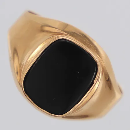 Klackring med svart sten stl:18¾ bredd 13,4mm, lös sten, 18K Vikt: 2,6 g