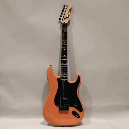 Elgitarr Fender Squier Bullet snr:ICO3030175 orange mjukt fodral Skickas med Bussgods eller PostNord