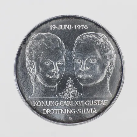 Mynt 50kr Kungabröllopet 19 juni 1976 Konung Carl XVI Gustav Drottning Silvia 925/1000 silver  Vikt: 27,1 g