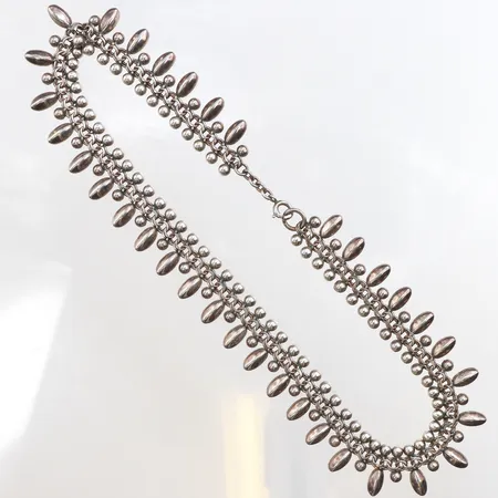 Collier, längd 40cm, bredd 4-18,1mm, 830/1000 silver. Vikt: 28,9 g