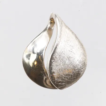 Hänge, längd 23mm, bredd 19,1mm, 925/1000 silver.  Vikt: 3,3 g