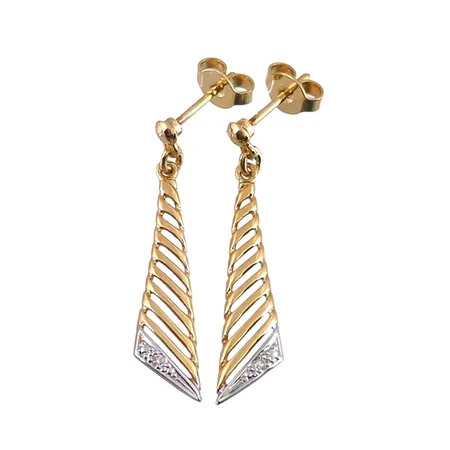 Diamantörhängen i 18K guld, Diamanter 2 x 0,005ct, fattningar i vitguld, längd 30 mm, bredd 7 mm, originalploppar, fint skick Vikt: 2,4 g