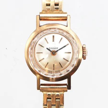 Damur Tissot 18K, manuell, Ø17mm, boettnr: R17081, verknr:8246677, länk i 18K, längd inklusive ur ca 15,5cm, bredd 6,6mm, safirglas, bruksslitage på länk och ur, någon repa på glas, tickar igång vid test, inga tillbehör, bruttovikt 24,4g. 