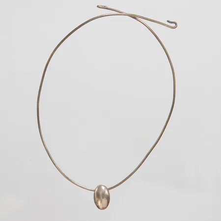 Collier halvstelt med hänge ca Ø12cm, skev, silver 925/1000 Vikt: 10,7 g