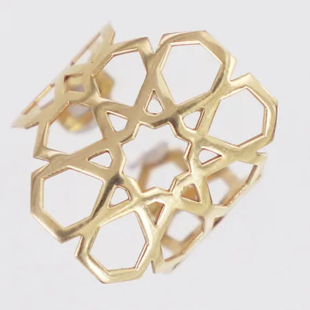 Ring genombrutet mönster stl:ca18½ bredd 6,5-22mm, öppen skena, 18K Vikt: 2,4 g