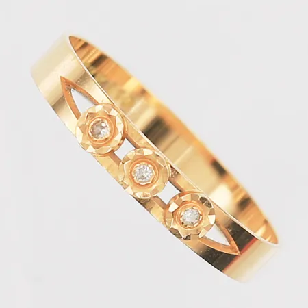 Ring med diamanter 3xca0,01ct åttkantslipade stl:19¼, bredd 3mm, Guldfynd, 18K Vikt: 1,5 g