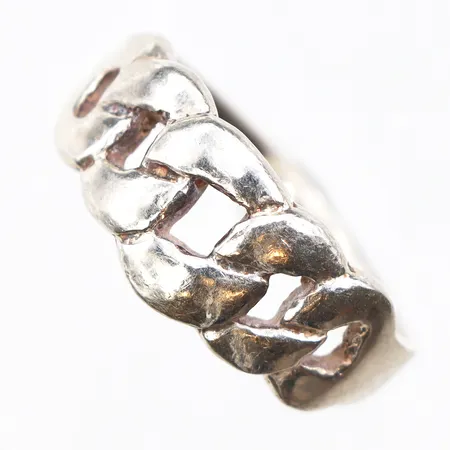 Ring Bismarck, stl:18, bredd 2,5-9,5mm, något ojämn skena, 925/1000 silver. Vikt: 3,6 g