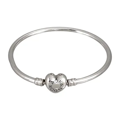 Armring Pandora silver 925/1000 (Ale), rund form Ø3 mm, öppningsbar, inre mått ca. 16,5 cm, lås Hjärta 11x12 mm, ojämnhet Vikt: 8,7 g
