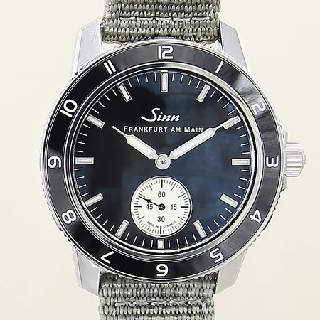 Herrur Sinn 104 Classic 12 stål automat Ø41mm serienr: 104.26598 liten sekundvisare safirglas original tygband skruvmejsel manual, certifikat från Ericson Urhandel 2025, box, ytterkartong