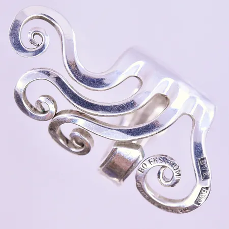 Ring Bo Ekström stl:18 bredd 5-41 mm silver 830/1000. Vikt: 11,7 g