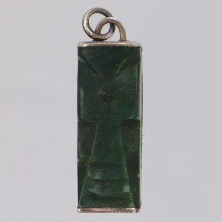 Hänge med grön sten, ansikte, liten ögla, längd 32mm, 925/1000 silver Vikt: 6,5 g