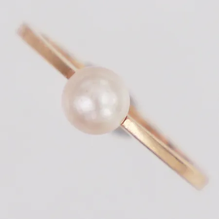 Ring odlad saltvattenpärla stl:17½, bredd 1,6-5,5mm, 14K  Vikt: 2,2 g